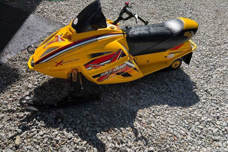 2005 SkiDoo Ski-Doo Mini Z X 120 kids youth snowmo 2005 SkiDoo Ski-Doo Mini Z X 120 kids youth snowmo