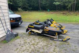 2000 Skidoo MXZ 500 & 600 & enclosed trail